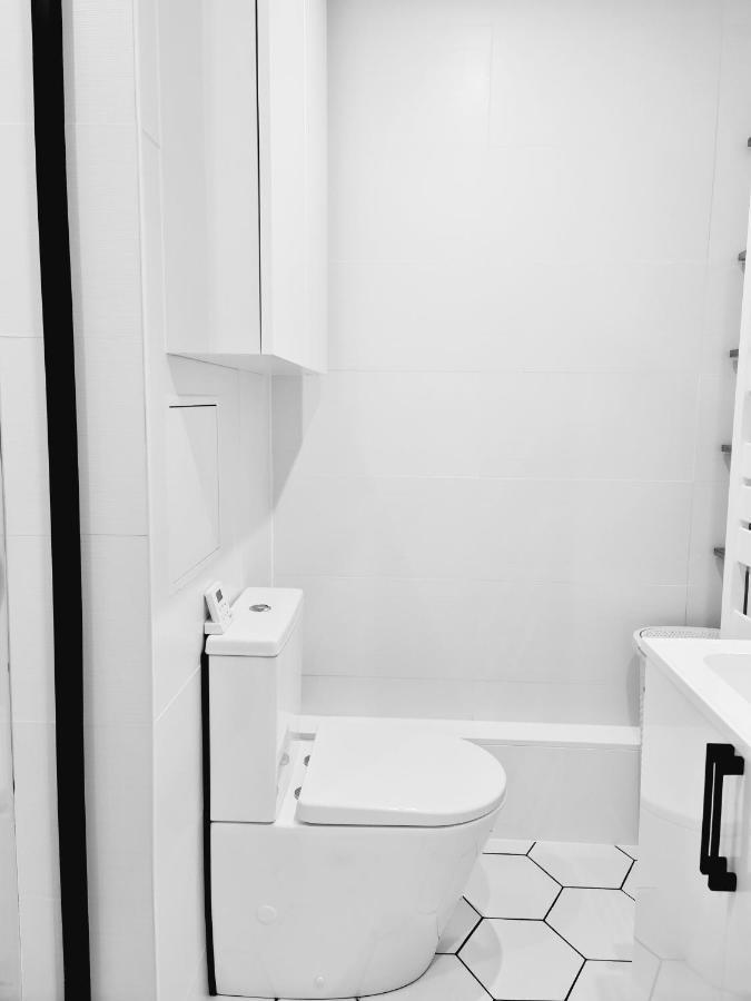 Chambre, Salle De Bain Et Salon Prive - Paris La Defense Puteaux Ngoại thất bức ảnh